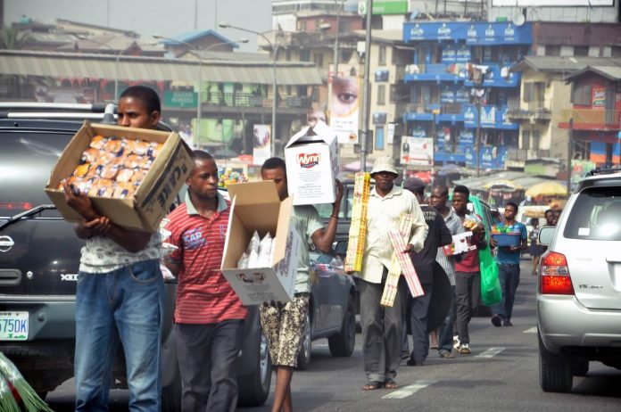 STREET-HAWKERS-takeover-APONGBON-BRIDGE-IN-LAGOS-3-5