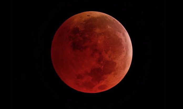 bloodmoon - total lunar eclipse