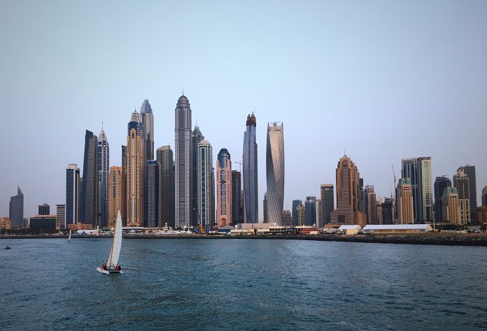 uae-Dubai_Dubai-Marina plane