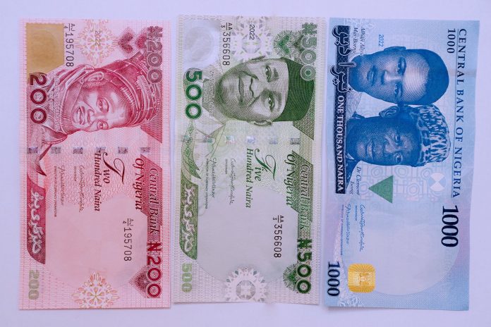 Emefiele-Buhari-new naira notes -2